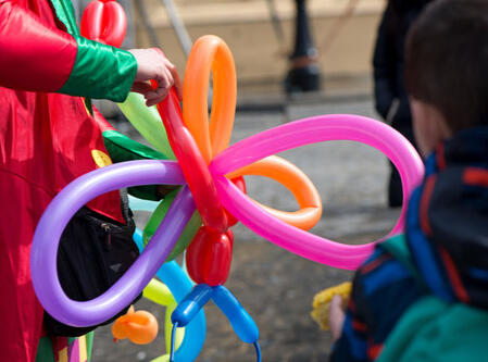 Balloon twisting artist creating a flower balloon